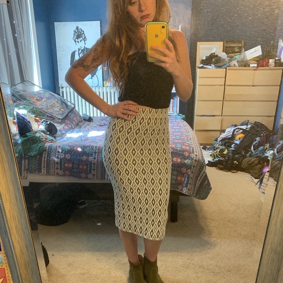 Tribal print fitted midi skirt - Picture 2 of 5